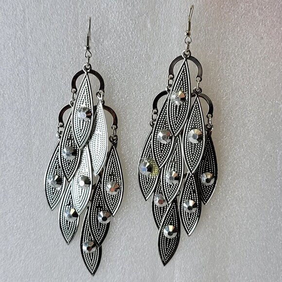 Leaf Tassel Chandelier Earrings Glitter Style Long Light Earrings - Picture 1 of 11